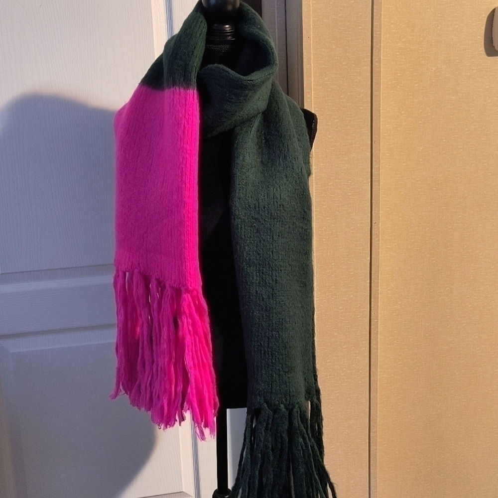 STEVE Madden Pink/Green Long Scarf
